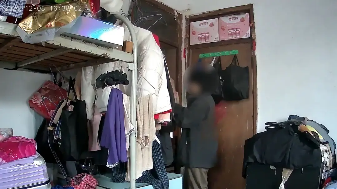 上海一男子暴力破壞門鎖，闖入女鄰居家中，事情的發(fā)展出乎意料……