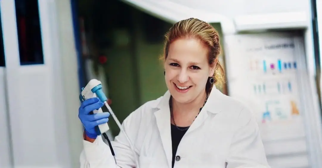 人體內存在此前未知的抗菌“武器庫”？獨家專訪《自然》年度人物伊法特·梅爾布爾